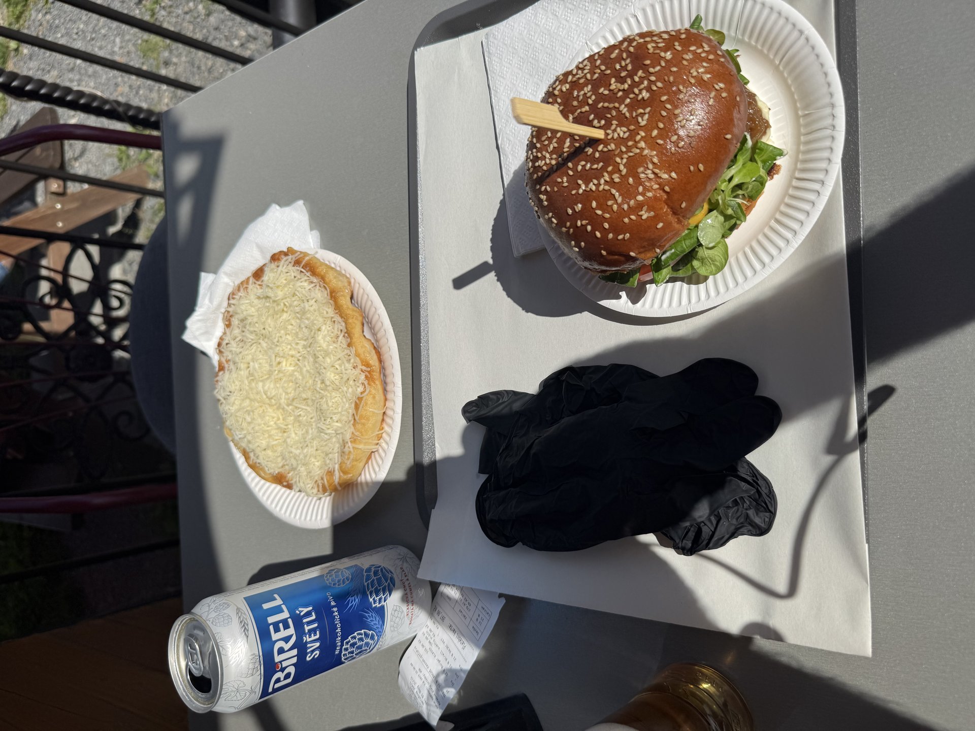 Zasloužený langoš a burger